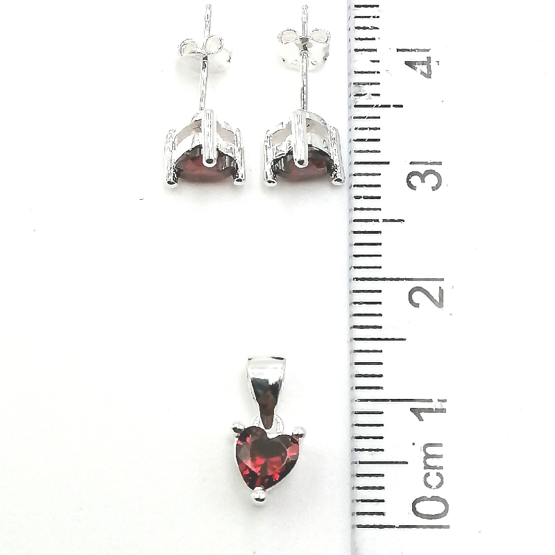 JUEGOS DE CIRCONES CON DISEÑO DE CORAZÓN . SET , CONJUNTO . 1.9 GR /5MM